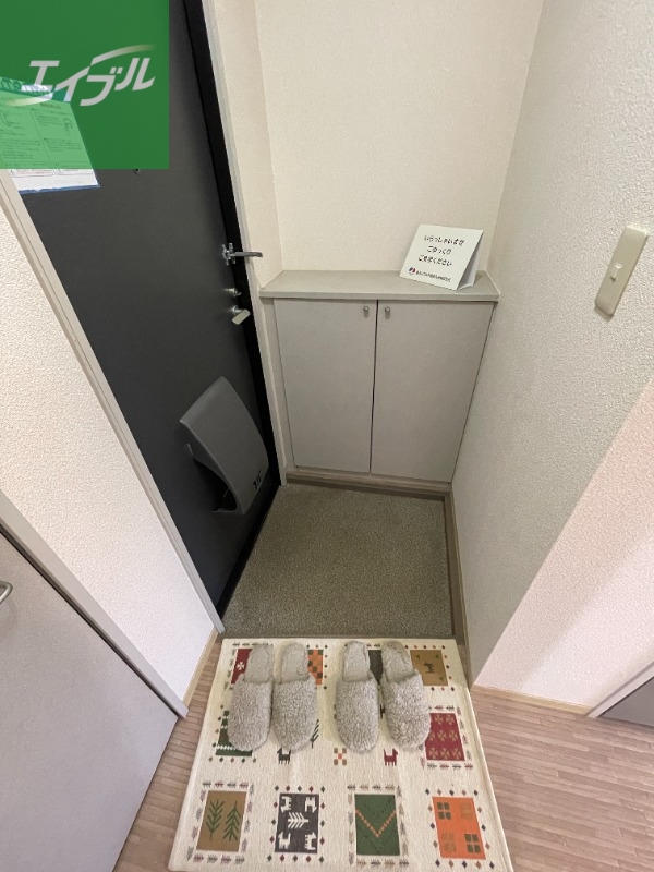 玄関　※別号室の写真になります。