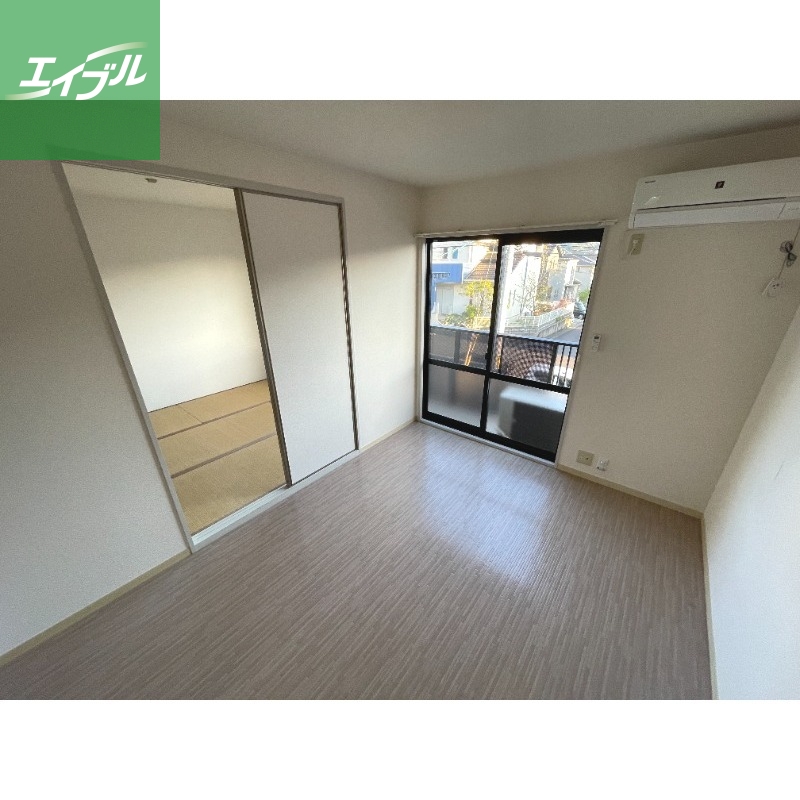 居室・リビング　※別号室の写真になります。