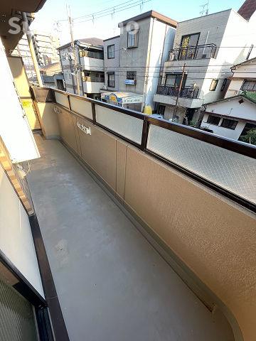 バルコニー　開放的で明るい空間を演出してくれるバルコニーです