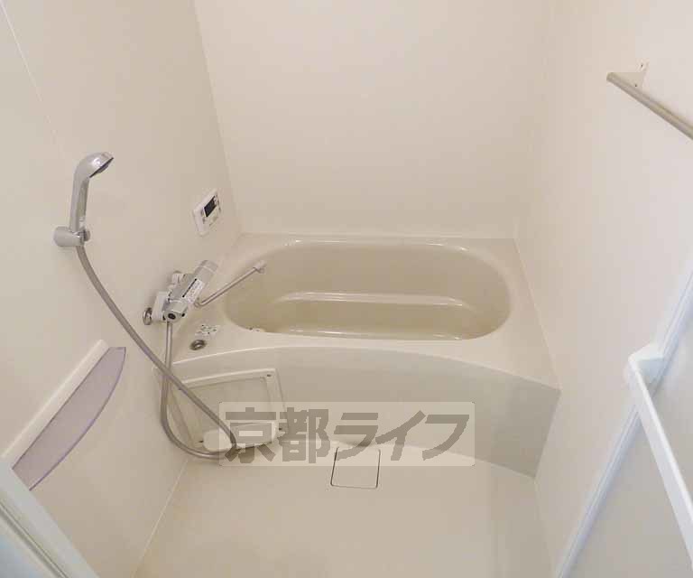 バス・シャワールーム　ゆったり入ることが出来るお風呂です。