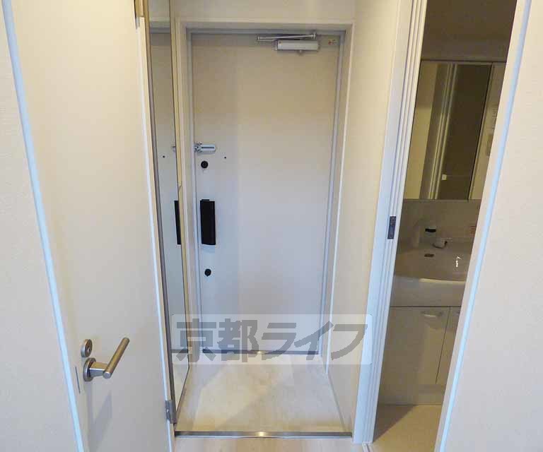 玄関　おしゃれなデザインの玄関です。