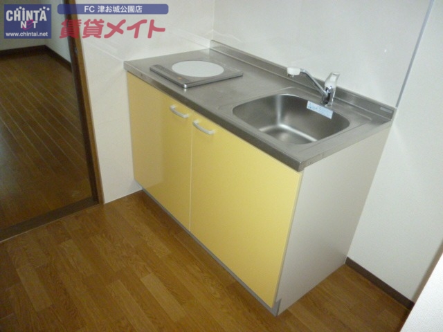 キッチン　同物件別部屋写真