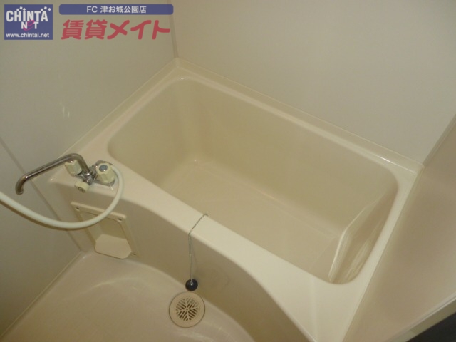 バス・シャワールーム　同物件別部屋写真