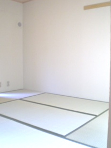 その他部屋・スペース　落ち着いた色調の寝室です