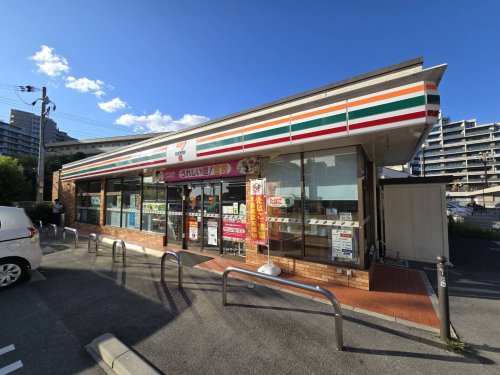 コンビニ　セブンイレブン豊中東泉丘店（コンビニ）まで1859m