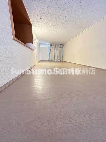 その他部屋・スペース　落ち着いた色調の寝室です