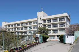 小学校　明石市立高丘西小学校（小学校）まで557m