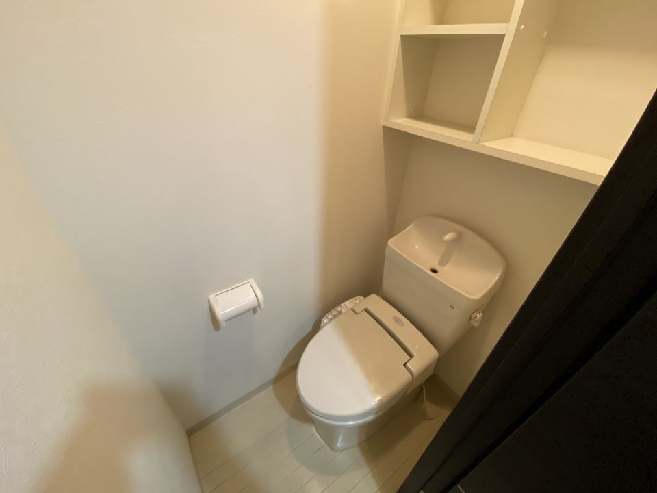 トイレ　温水洗浄機付き