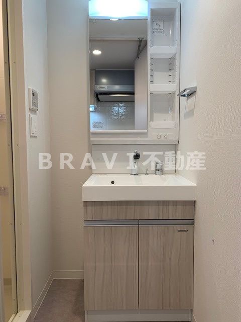 洗面設備　【プランドール北浜】独立洗面化粧台が付いています