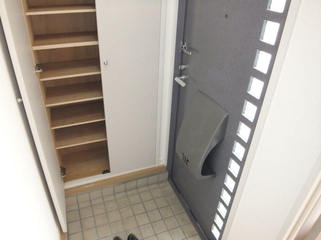 玄関　たっぷり入るシューズＢＯＸです。