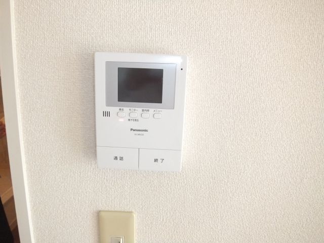 セキュリティ　訪問者の顔が分かるＴＶ付きモニターホンです。