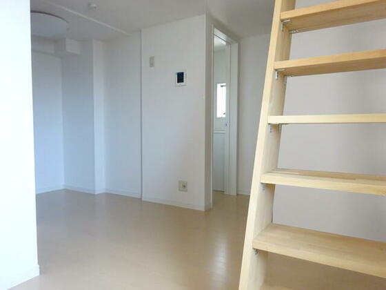 その他部屋・スペース　ロフト階段からの室内です♪