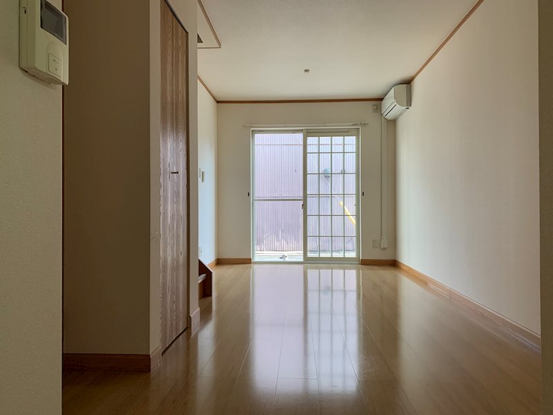 居室・リビング　奥行きのあるリビングです。