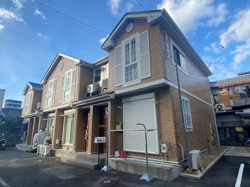 建物外観　メゾネットタイプのかわいいマンションです。