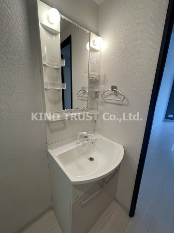 洗面設備　ゆったりとスペースのある洗面所