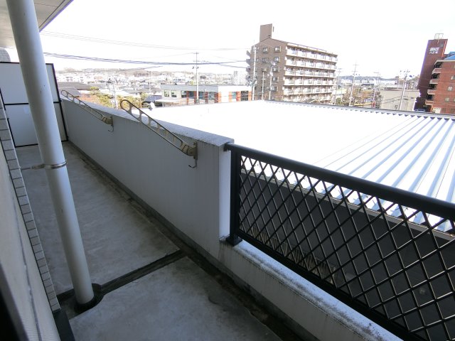 バルコニー　３階のお部屋で洗濯物もたくさん干せます。