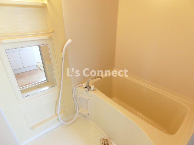 バス・シャワールーム　給湯式のお風呂です。