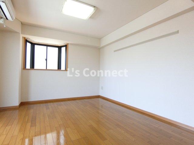 その他部屋・スペース　１０帖の洋室です。