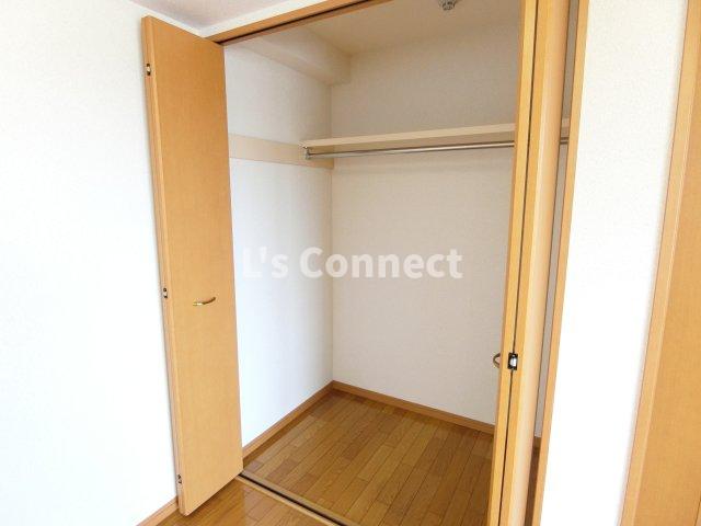 収納　クローゼットでお荷物もすっきり収納。