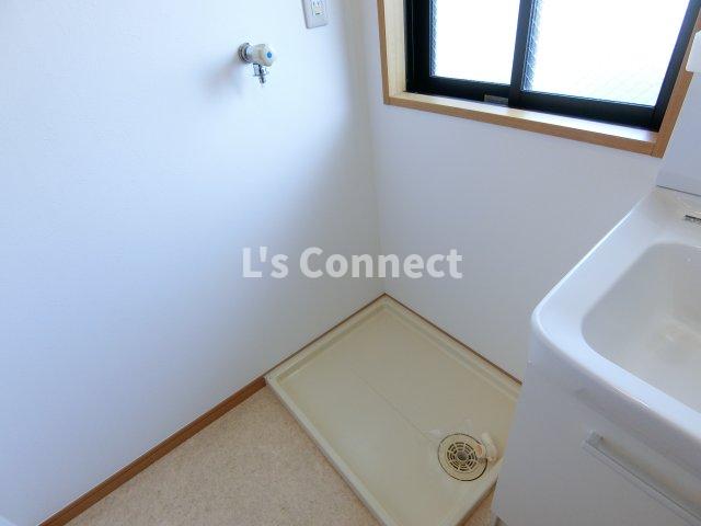 その他設備　室内洗濯機置き場には排水パン付き。