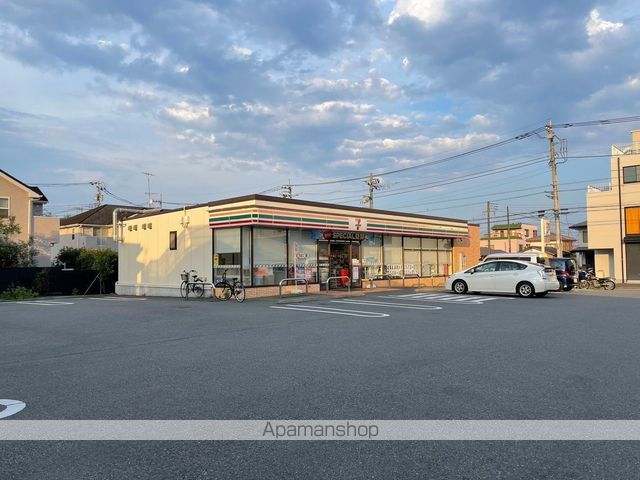 コンビニ　セブンイレブン（コンビニ）まで553m