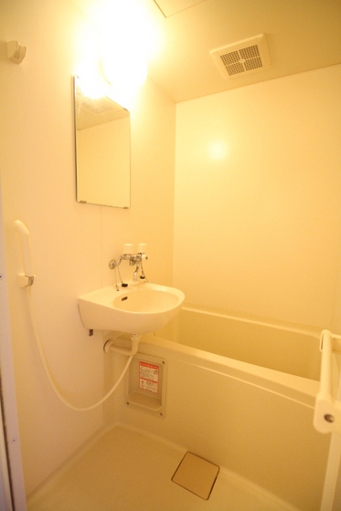 洗面設備　※別号室の写真です。