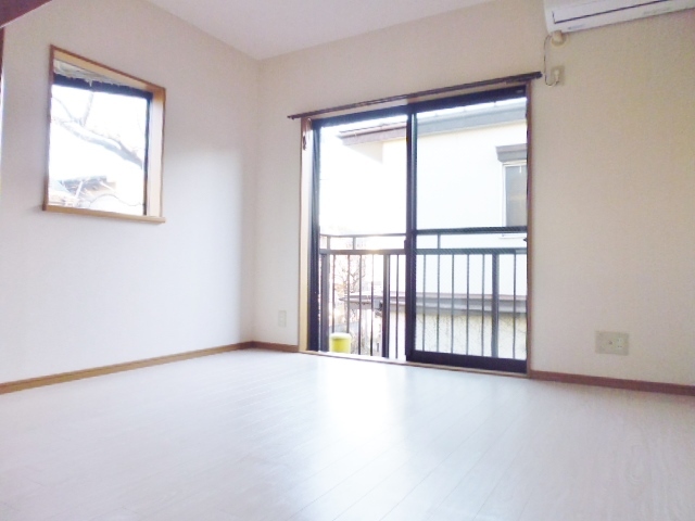 居室・リビング　角部屋で２面採光になります！