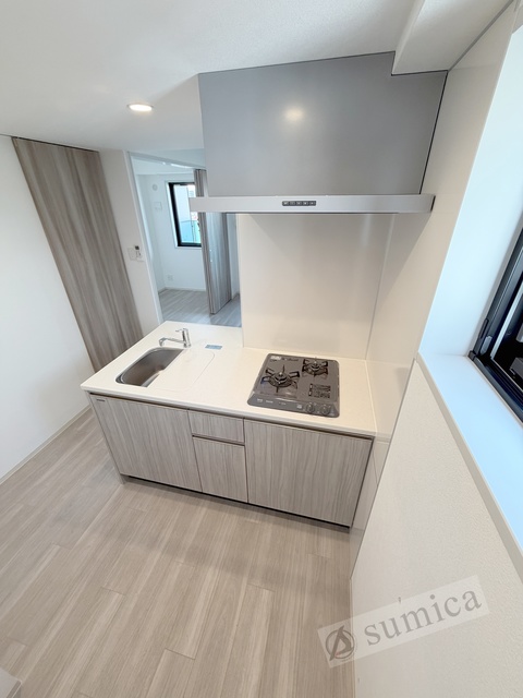 キッチン　階数により内装色が異なります