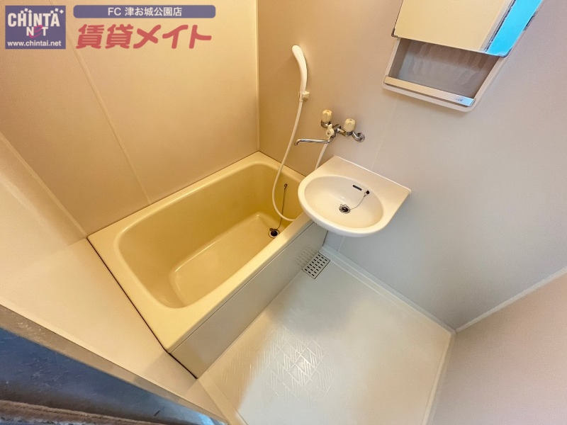 バス・シャワールーム　別部屋の写真です