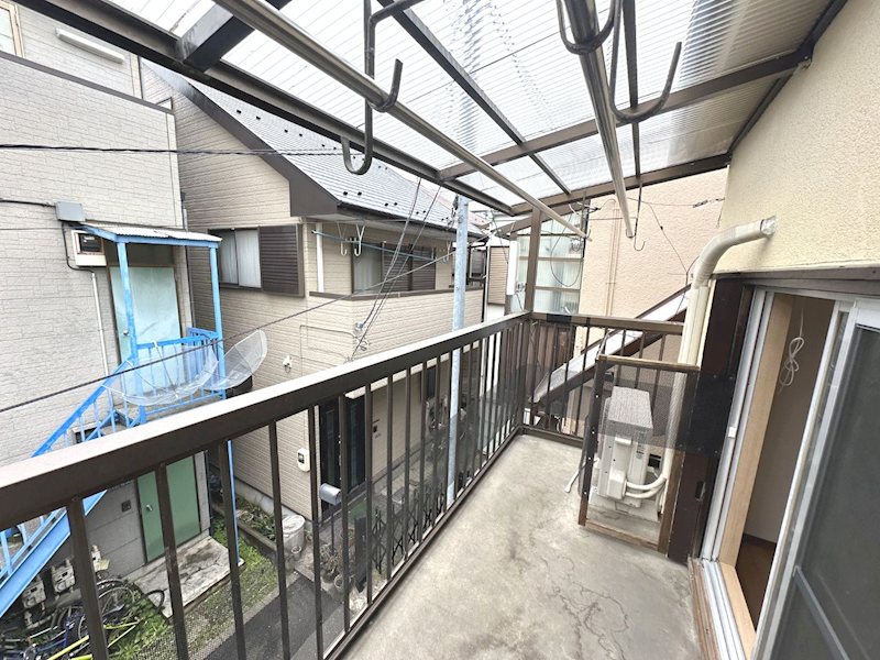 バルコニー　南向きの明るいバルコニー