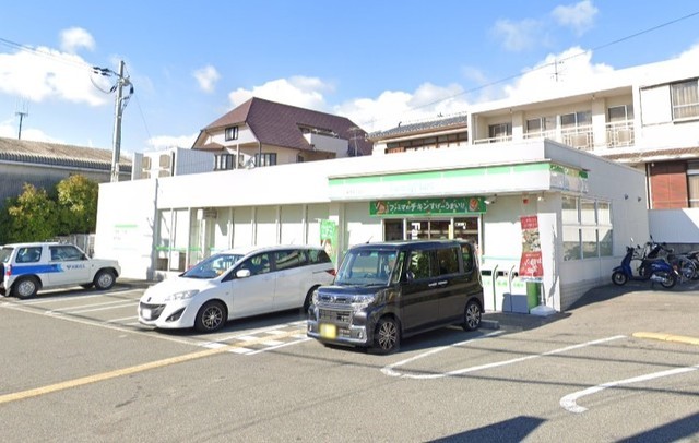 コンビニ　ファミリーマート　箕面如意谷（コンビニ）まで298m