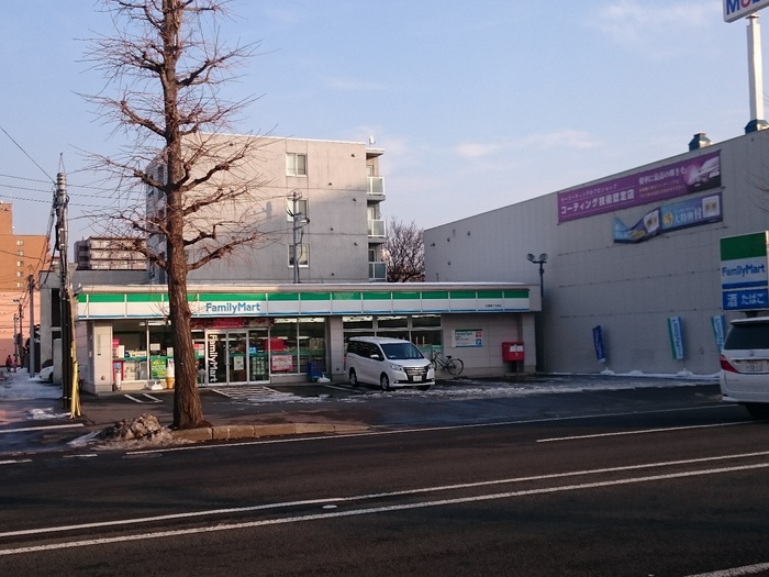 コンビニ　ファミリーマート（コンビニ）まで350m