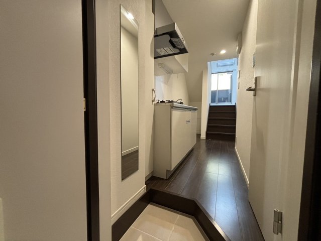 玄関　姿見鏡設置　※室内画像は別号室のもの