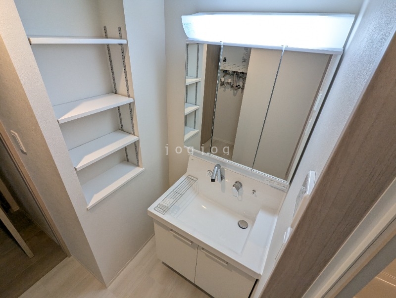 洗面設備　三面鏡式