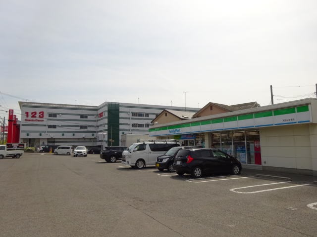 コンビニ　ファミリーマート 和歌山宇須店様（コンビニ）まで691m