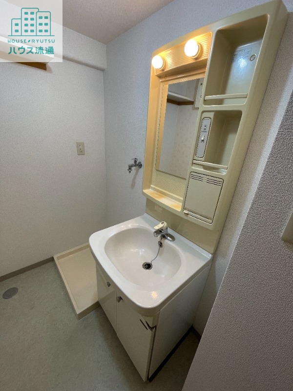 洗面設備　※別号室の写真になります。