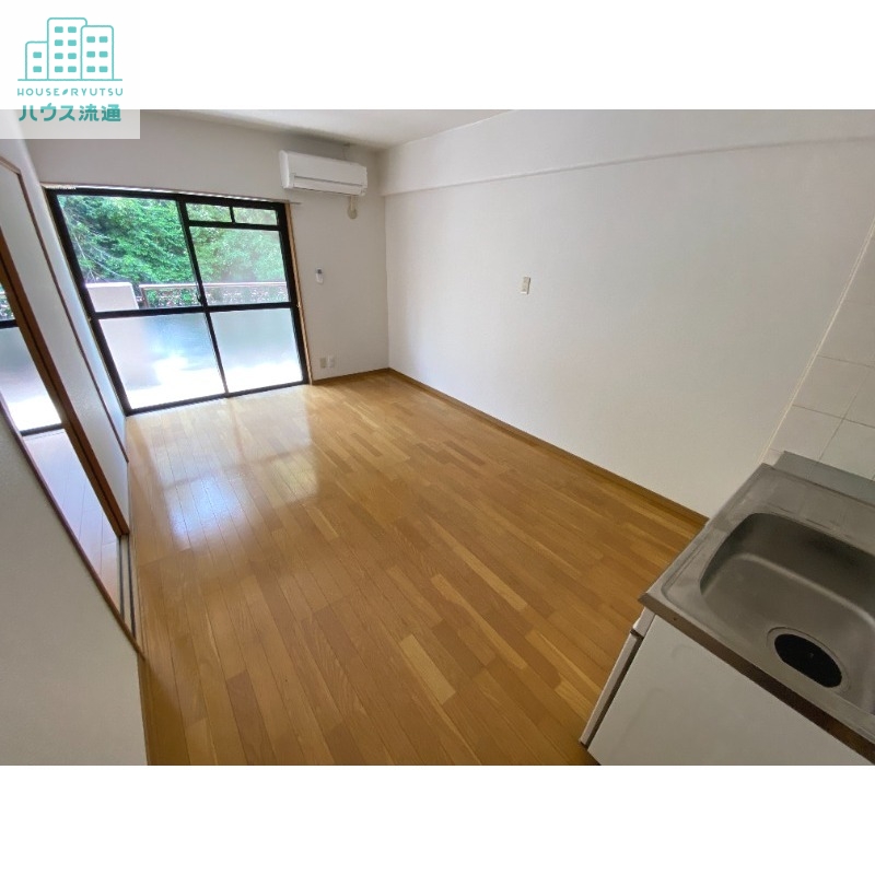 居室・リビング　※別号室の写真になります。