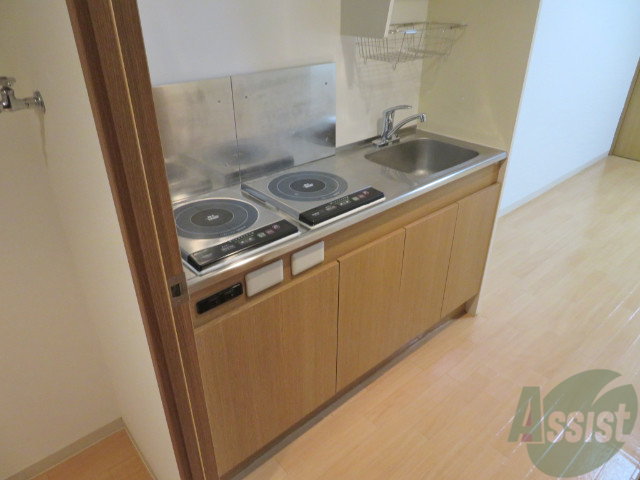 キッチン　キッチンはこちらＩＨコンロが付いてますよー。