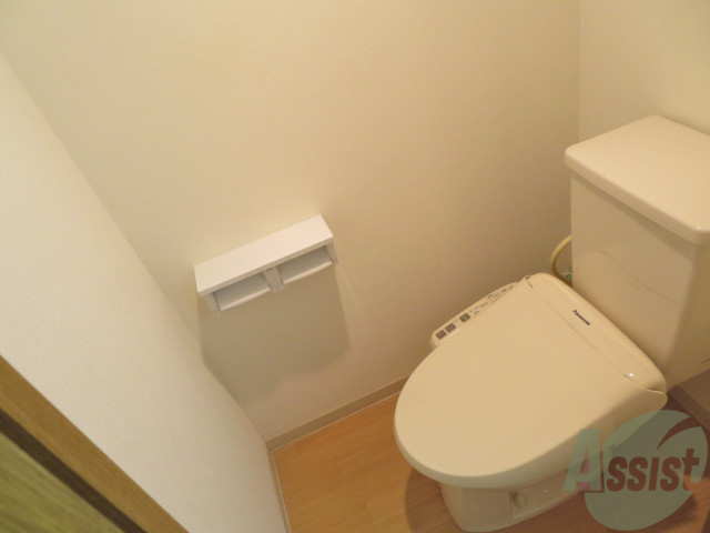 トイレ　トイレはこちらウォシュレット付きですよー。