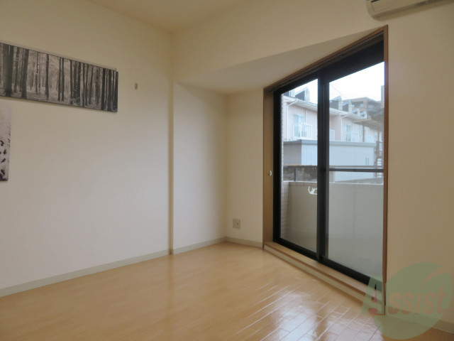 その他部屋・スペース　こちらの洋室は６帖のフローリングのお部屋になりますね