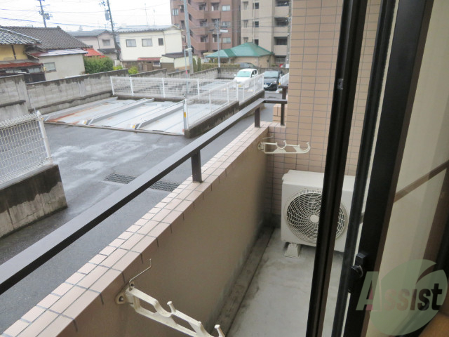バルコニー　バルコニーが付いて晴れた日は洗濯物が干せますね