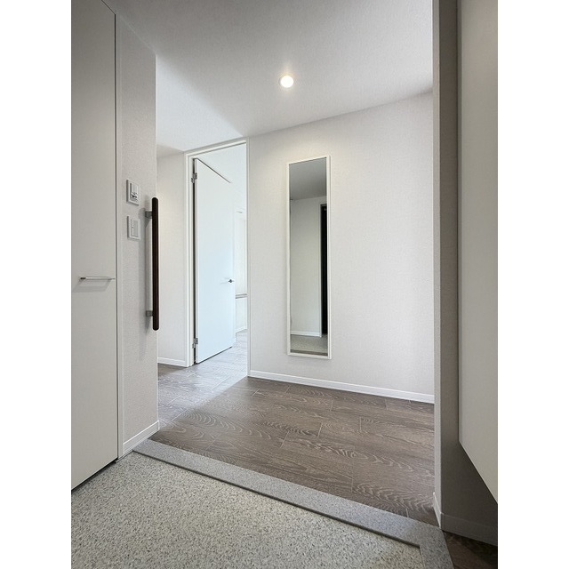 玄関　玄関ホールでプライベート空間を守ります♪