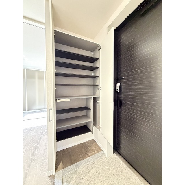 玄関　収納豊富な下駄箱です♪