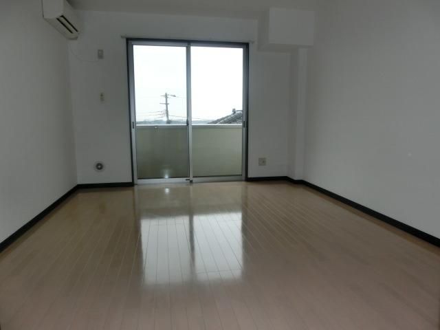 居室・リビング　南西向きの居室