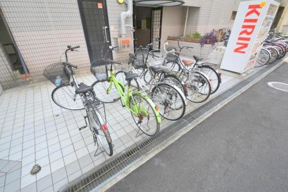 駐車場　あなたの大事な自転車も安心してとめることができますね。