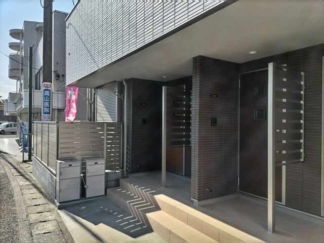 エントランス　★建物玄関側★