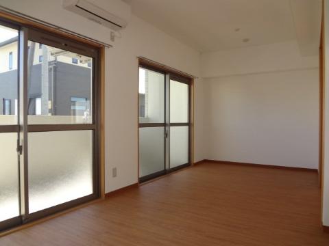 居室・リビング　室内