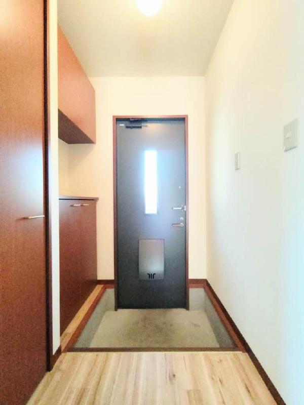 玄関　玄関　シューズボックス完備