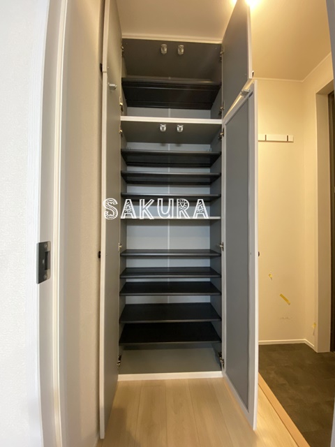 玄関　収納豊富なシューズボックスです♪