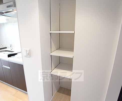 収納　キッチンの横の収納です。